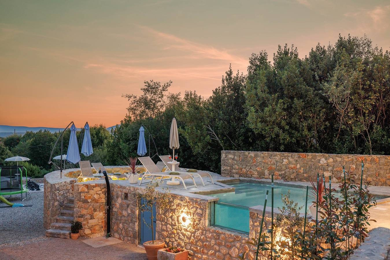 Villa Melary mit Pool, Jacuzzi & Ps5 umgeben von Natur in Kras, Krk