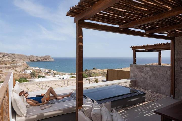 Apartment for 2 people, with terrace and view in Milos