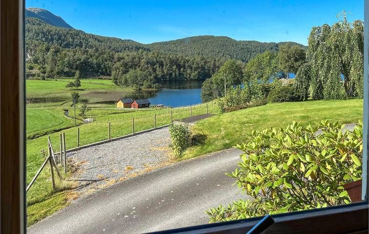 Ferienhaus für 4 Personen mit Terrasse in Tysnes