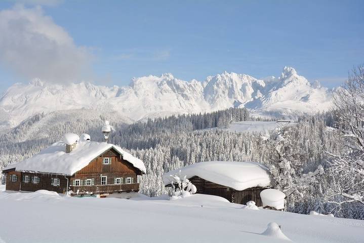 Ferienhaus für 12 Personen, mit Ausblick und Garten sowie Sauna und Terrasse, mit Haustier