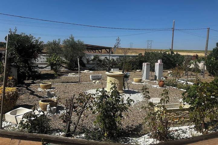 House with plot in Villamayor, Salamanca Provinz