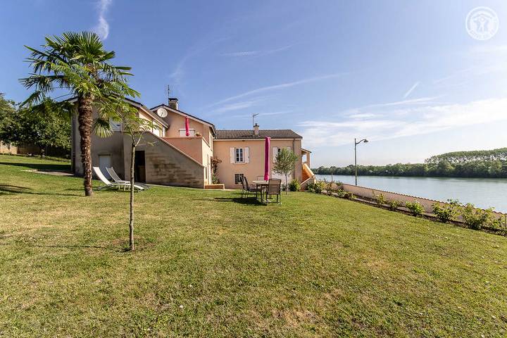 Gîte pour 2 personnes, avec Terrasse et Jardin à BOZ