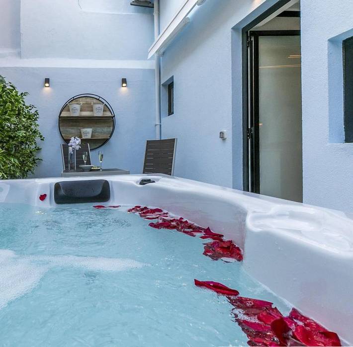 Ferienwohnung für 2 Personen, mit Whirlpool und Terrasse