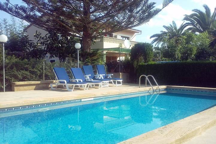 Villa pour 8 personnes, avec balcon ainsi que jardin et jacuzzi - 1