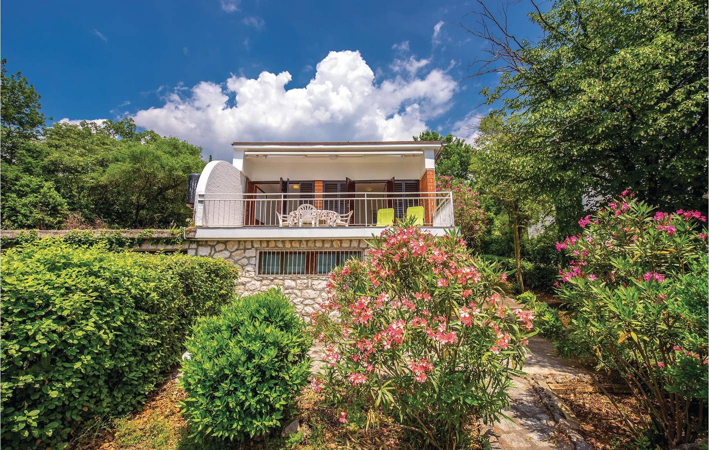 Urlaub am Meer: 1,5 km vom Strand entfernt, mit Terrasse und WLAN in Dramalj, Primorje-Gorski Kotar