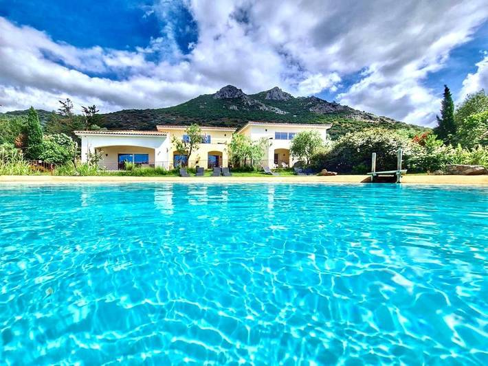 Appart’hôtel pour 5 personnes, avec piscine et vue ainsi que sauna et jardin