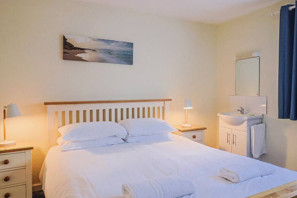 Sea Lovers, pet friendly, country holiday cottage in Exmouth in Exmouth, Devon