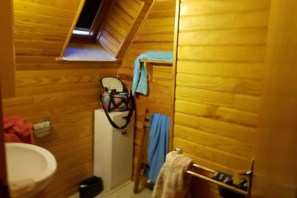 Chalet zwischen Seen und Bergen, unbegrenztes Angeln in Beaulieu, Regionaler Naturpark Volcans d'Auvergne