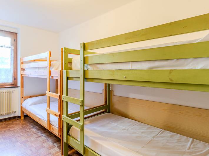 Gîte pour 8 personnes, avec vue ainsi que terrasse et jardin à Carisolo - 4