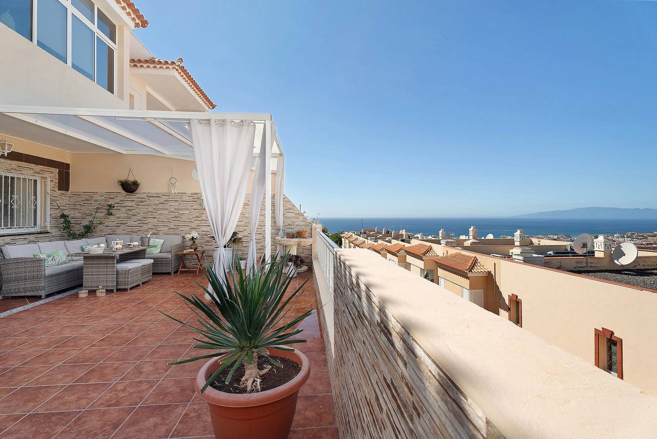 Ferienhaus 'Vitamina Village' mit Meerblick, Gemeinschaftspool, Garten & Wlan in Adeje, Teneriffa Süd