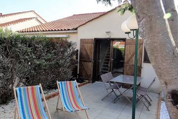 Gîte pour 4 personnes, avec piscine et jardin à Brem-sur-Mer