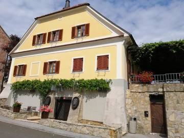 Gîte pour 3 personnes, avec jardin ainsi que terrasse et vue, animaux acceptés dans Ormož