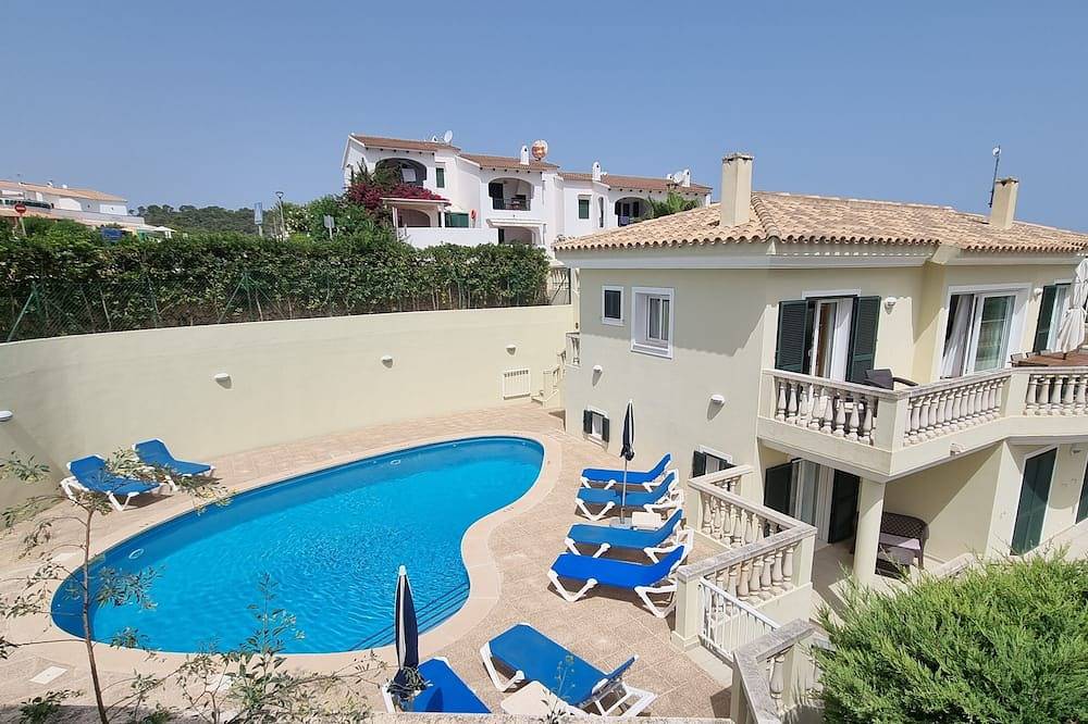 Beeindruckende Familienvilla mit privatem Pool, Meerblick, Klimaanlage, Wi-Fi. in Port d'Addaia, Es Mercadal