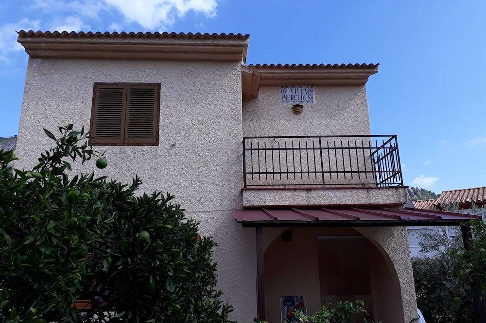 Villa ajardinada a medio camino entre el mar y la alta montaña in Argelita, Provincia de Castellón