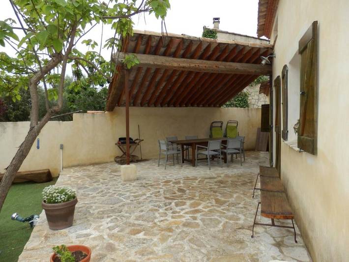 Location de vacances pour 6 personnes, avec vue ainsi que jardin et piscine à Langlade - 3