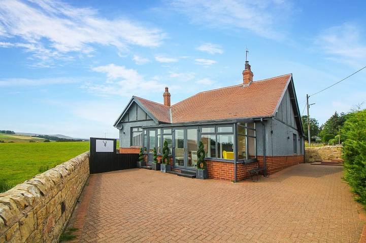 Log cabin for 7 people, with pets in Otterburn
