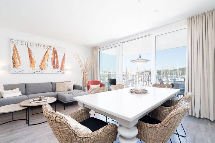 Ferienwohnung für 4 Personen, mit Balkon und Whirlpool sowie Sauna und Ausblick