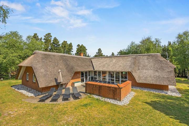 Villa für 14 Personen, mit Balkon/Terrasse und Whirlpool sowie Pool und Sauna auf Rømø