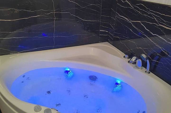 Apartamento entero, Blagnac getaway, T2, spa, garden, parking, tramway in Blagnac, Toulouse region