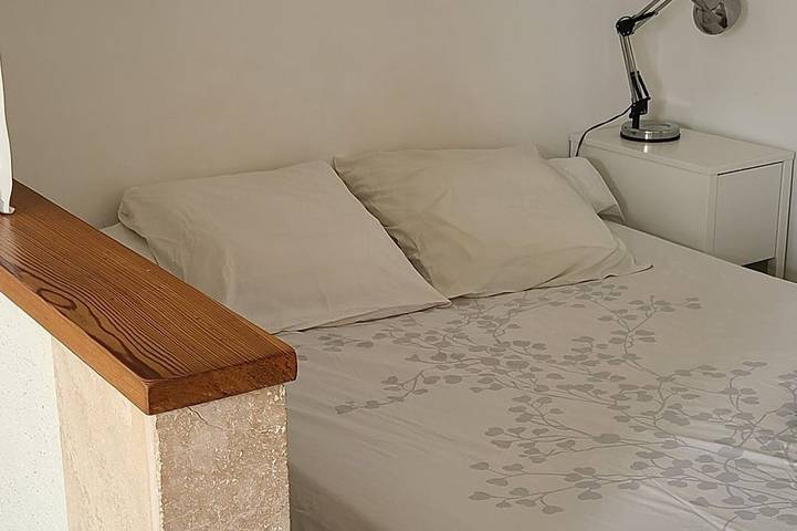Apartamento entero, Charmant Studio Au Calme Avec Terrasse Et Parking in Fontvieille, Region de Arles