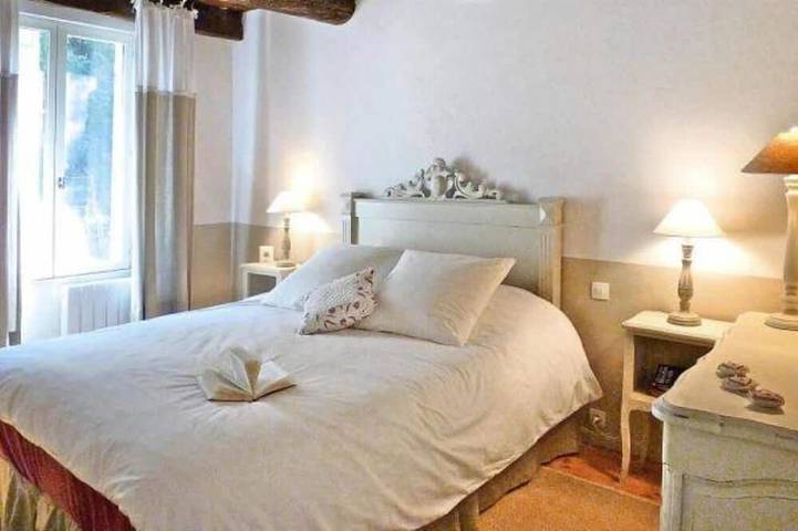 Location de vacances pour 8 personnes, avec terrasse ainsi que jardin et jacuzzi à Caderousse - 4