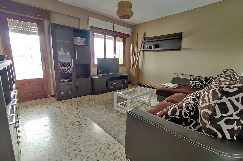 Entire apartment, Torre Plaza 5. A spacious apartment in Boiro, beaches and terraces. in Boiro, Rías Baixas