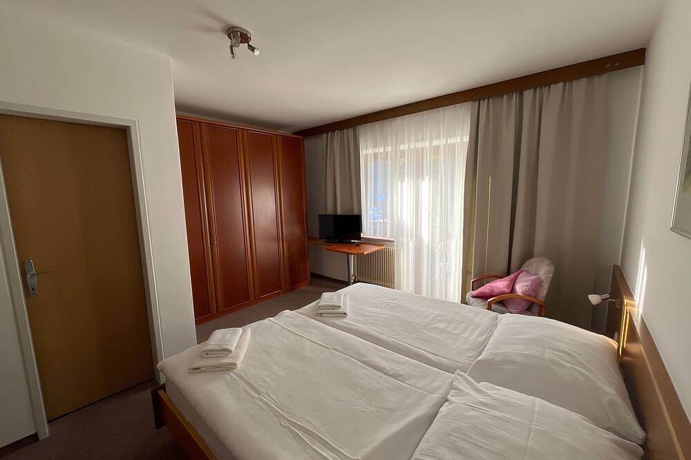 Zimmer 04 / 2Bett mit Balkon - Pension Alpina in Obsteig, Bezirk Imst