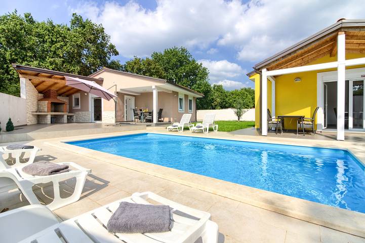 Villa für 8 Personen, mit Terrasse und Garten sowie Pool in Istrien
