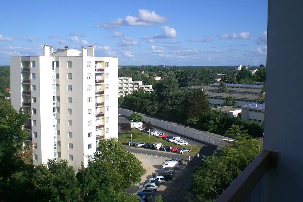 Apartamento entero, Studio with balcony and parking in quiet residence in Gradignan, Región de Burdeos