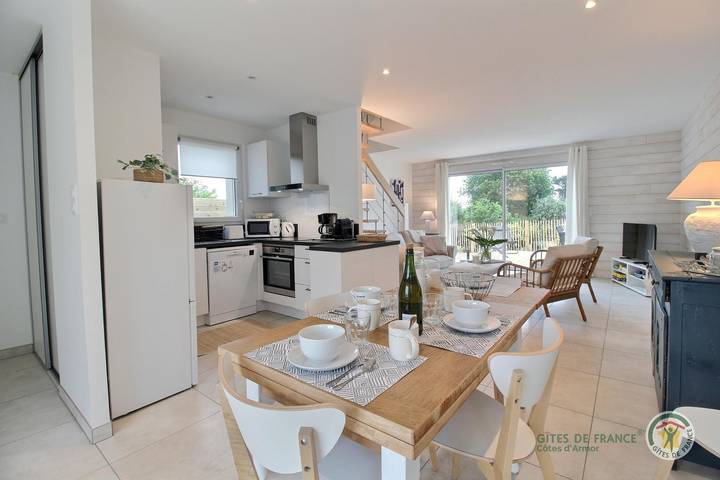 Gîte pour 4 personnes, avec Terrasse et Jardin dans Plage Keriec