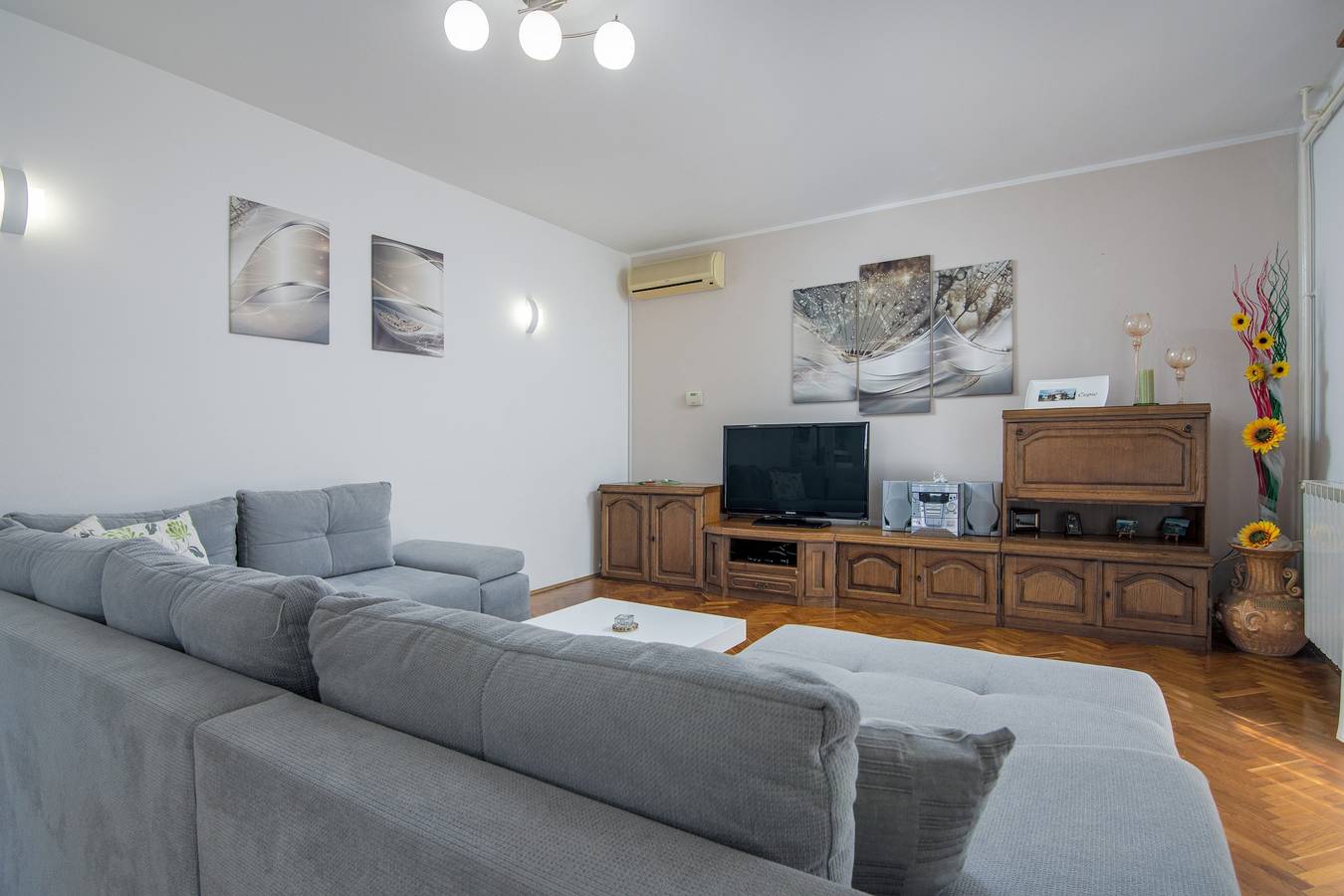 Ganze Wohnung, 3-Zimmer-Ferienwohnung mit Terrasse Cepic, Sredisnja Istra A-11636-a in Kršan, Ostküste Istrien