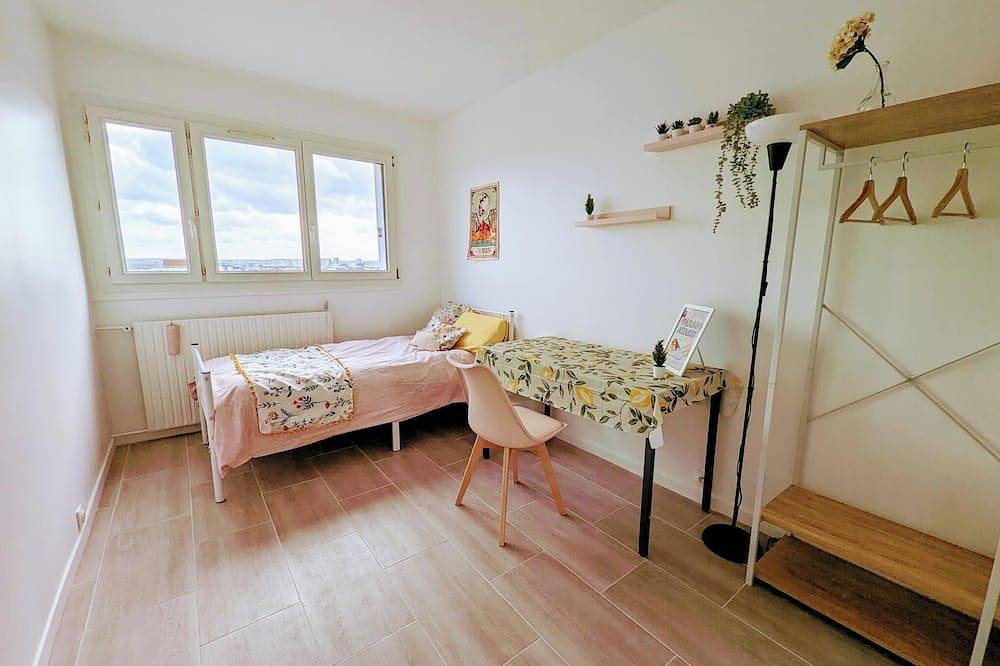Apartamento entero, Experience Parisian Living with Breathtaking Seine Views! 🌟4-8 People Family in Choisy-le-Roi, Valle del Marne