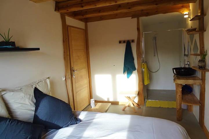 Gîte pour 8 personnes, avec jacuzzi ainsi que sauna et jardin à Uzemain - 2