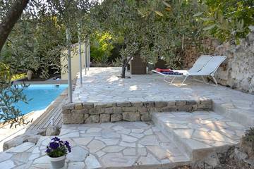 Gîte pour 8 personnes, avec jardin et terrasse à Mercuer