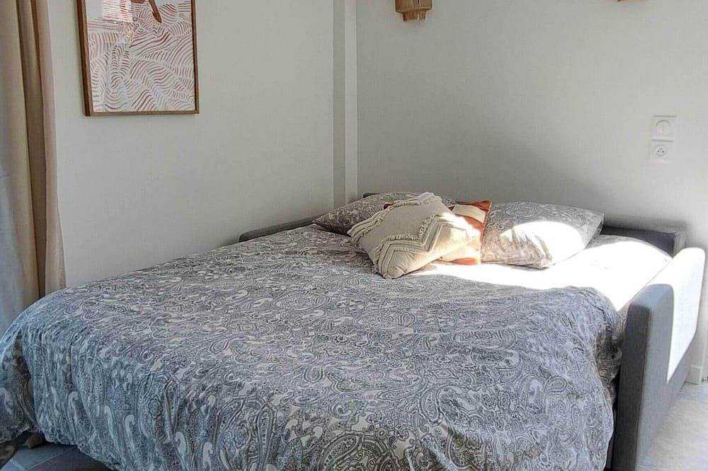 Cozy studio in a peaceful garden in Villenave-d'Ornon, Bordeaux region
