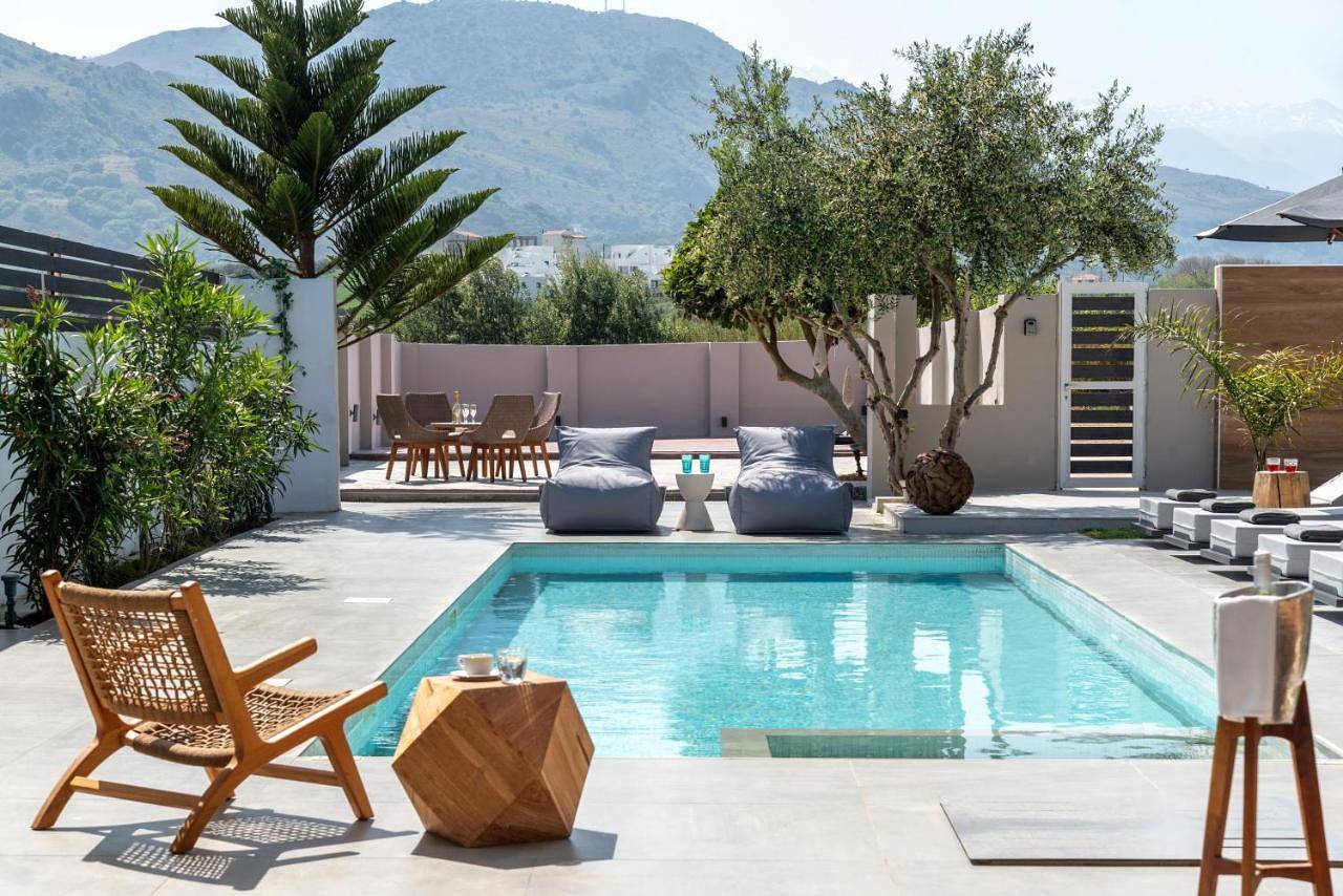 Appartement entier, Hypnosis Beachside Villa with Private Heated Pool in Région de la Canée