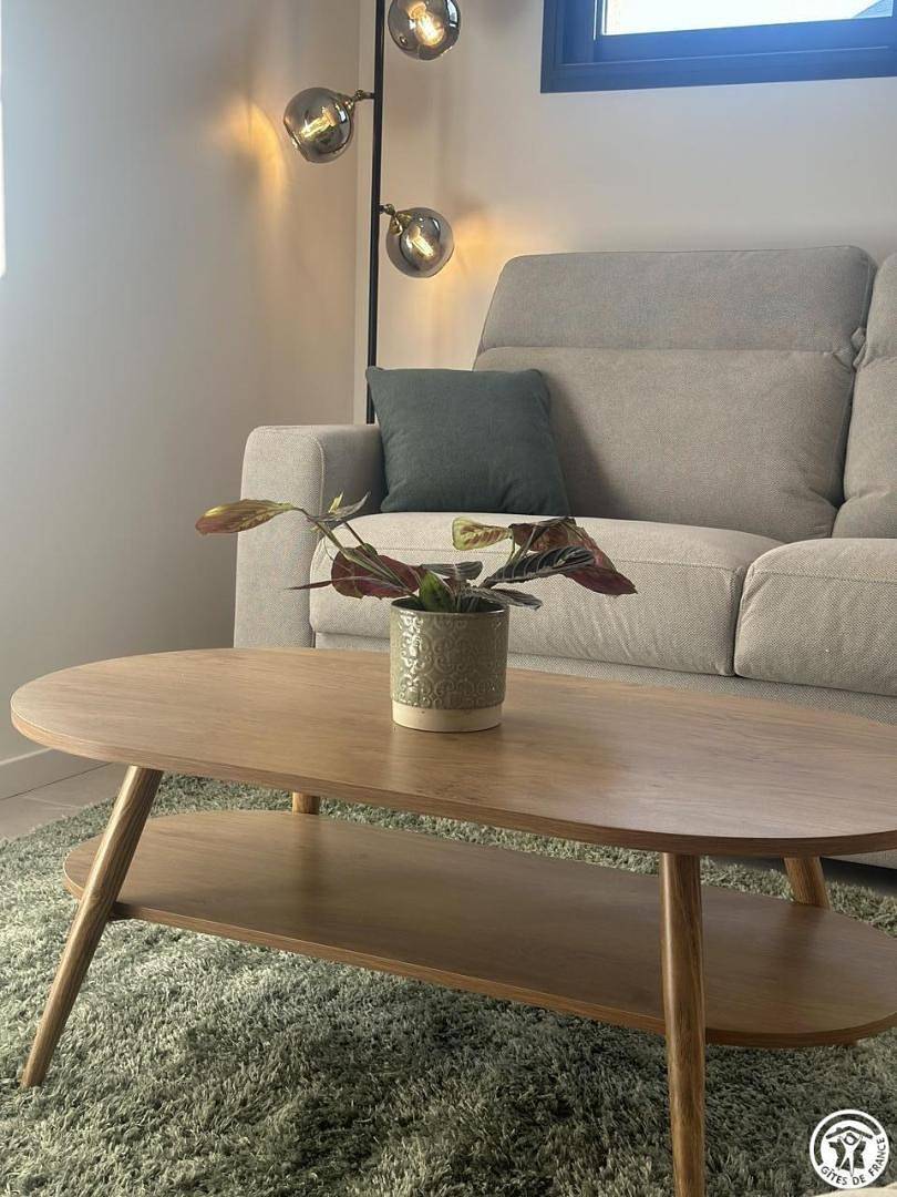 Acogedora casa rural con aparcamiento, piscina, jardín y WiFi in Izenave, Nantua