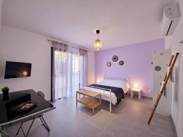 Chambre d’hôte pour 2 personnes, avec terrasse ainsi que vue et jardin à Vénissieux