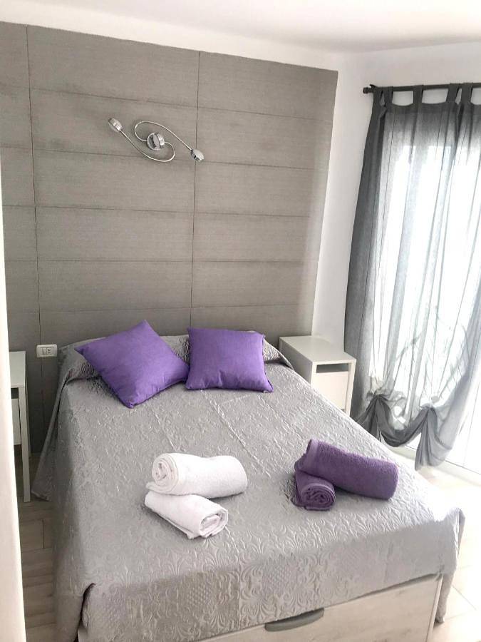 Charming bungalow in Playa de la Américas with sea view in Playa de las Américas, Teneriffa Süd