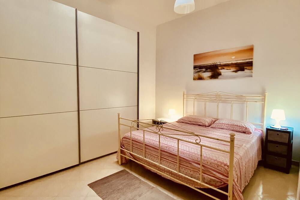 Salento Beach House Sea View & Private Parking! in Pole Pole Beach, Lecce