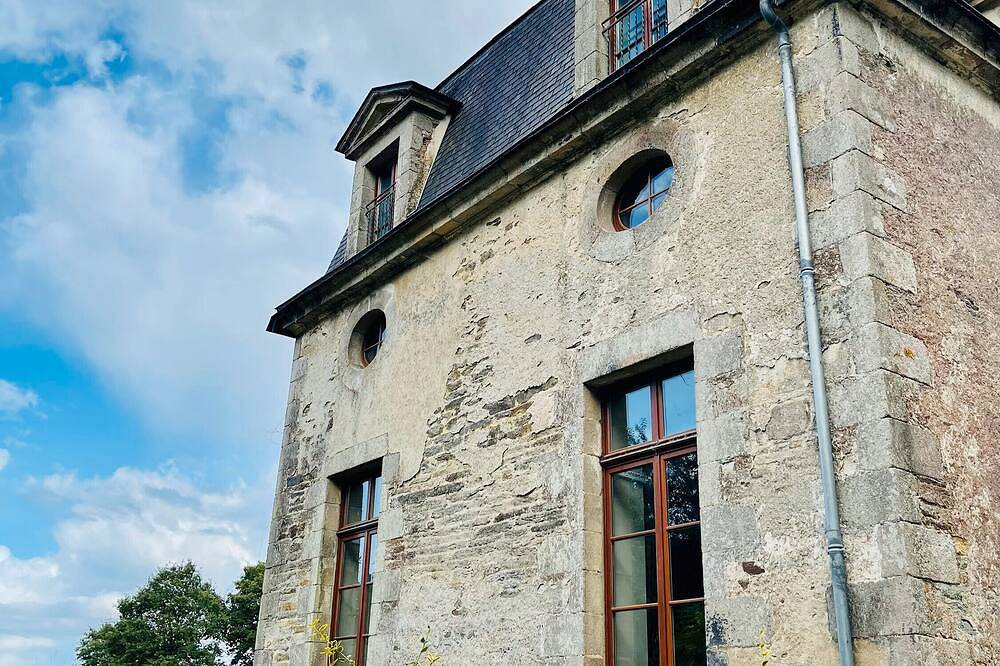 Holiday Home 'Le Crévy - Le Chateau - 8 Pers' with Private Terrace, Shared Garden and Wi-Fi in La Chapelle-Caro, Vannes region
