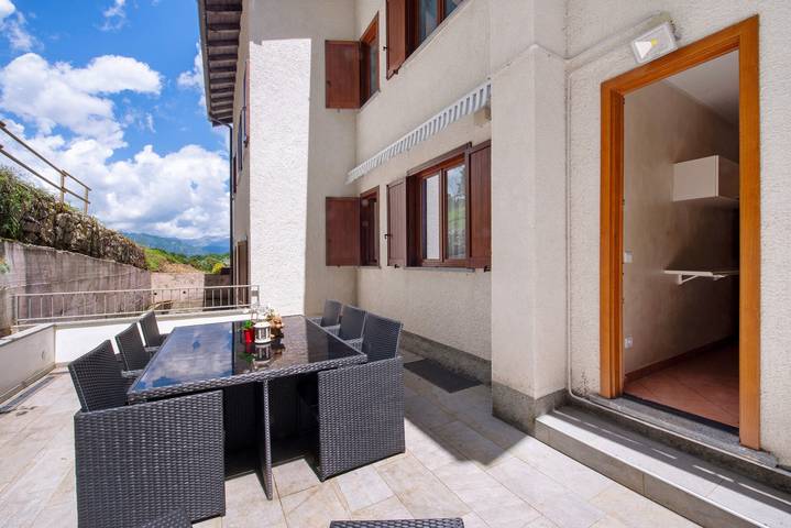 Casa de férias "Loft Bellavista" com vista para a montanha, terraço privado e Wi-Fi in San Fedele Intelvi, Centro Valle Intelvi