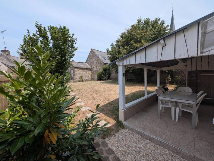 Location de vacances pour 6 personnes, avec jardin et vue à Montreuil-Poulay