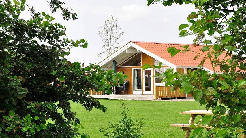 Ferienhaus für 7 Personen, mit Terrasse und Pool