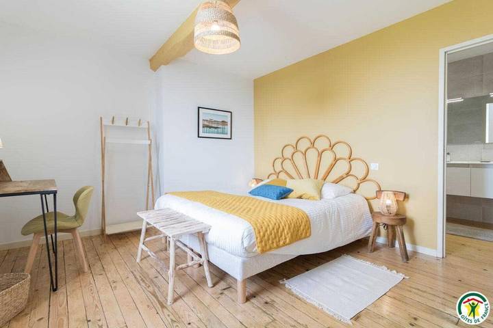 Location de vacances pour 2 personnes, avec Terrasse et Jardin ainsi que Piscine et Sauna dans Sepx - 2