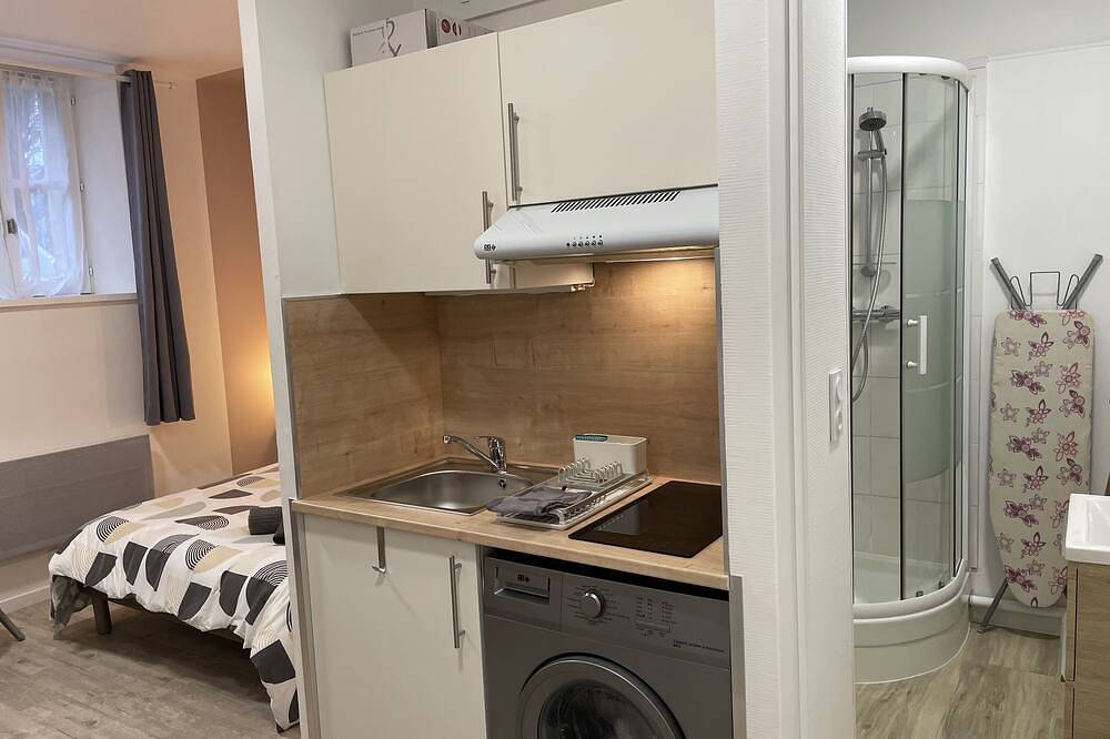 Appartement entier, Studio meublé tout confort au Rdc et proche des thermes (N°36) in Rochefort, Région de Rochefort