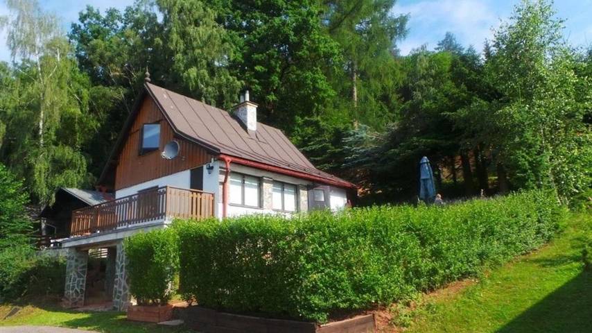 Dom dla 5 osób, z Balkon i Taras oraz Ogród i Widok na jezioro w Trutnov