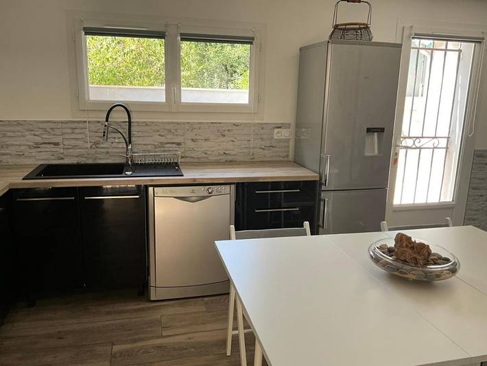 Location de vacances pour 4 personnes, avec piscine ainsi que vue et jardin à Oppède - 4