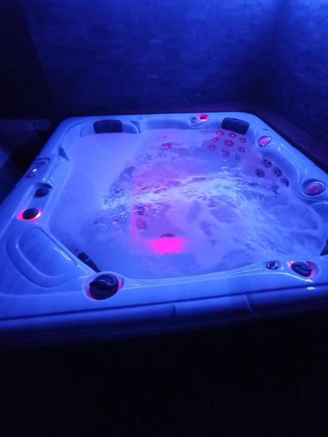 Chambre d’hôte pour 2 personnes, avec jacuzzi ainsi que jardin et terrasse à Aux-Aussat