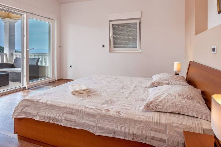 Villa pour 9 personnes, avec jardin dans Šolta - 3